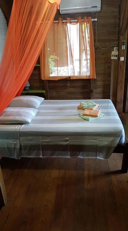 Gites Les Lodges Des Hauts De Deshaies Bungalow Barbade Bagian luar foto